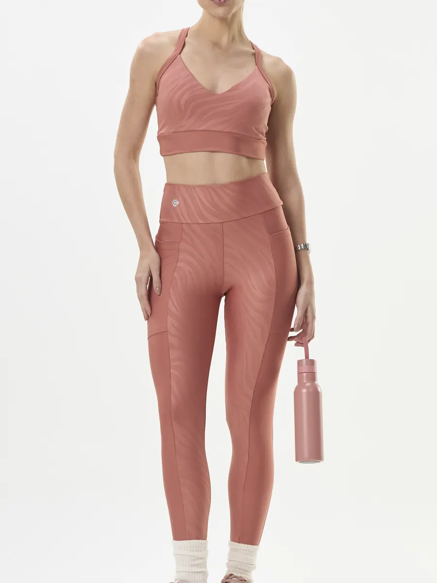 Referência Zaia: legging rosada texturizada com top coordenado