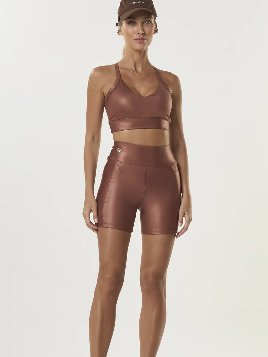 Referência Zaia: short canela acetinado com top coordenado